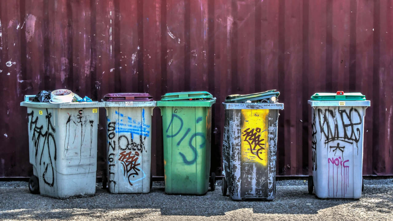 Kiedy warto wypożyczyć kontenery na odpady?