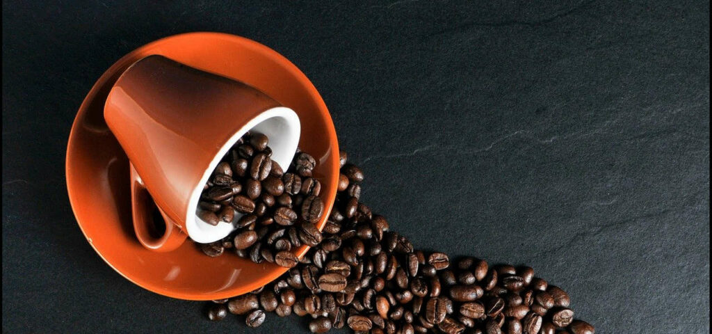 Rodzaje kawy ziarnistej – sposoby parzenia kawy z ekspresu