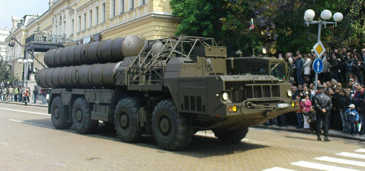 Czym są wyrzutnie rakiet S-300, które otrzymała Ukraina?