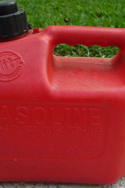 Benzyna – właściwości, oznaczenie, skład, gęstość, waga