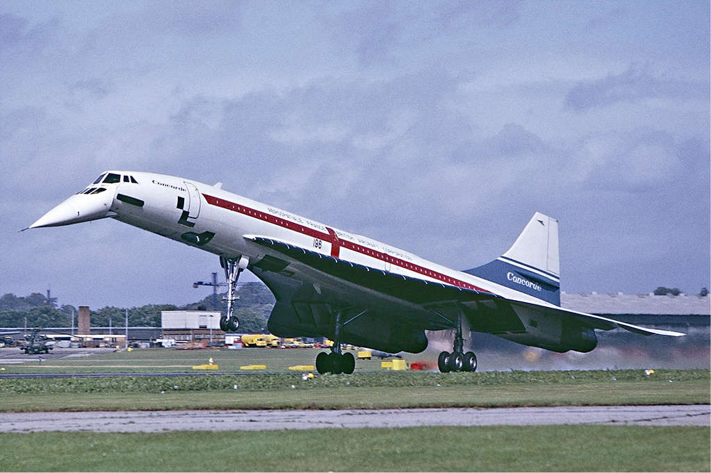 Concorde lądujący na lotnisku Farnborough