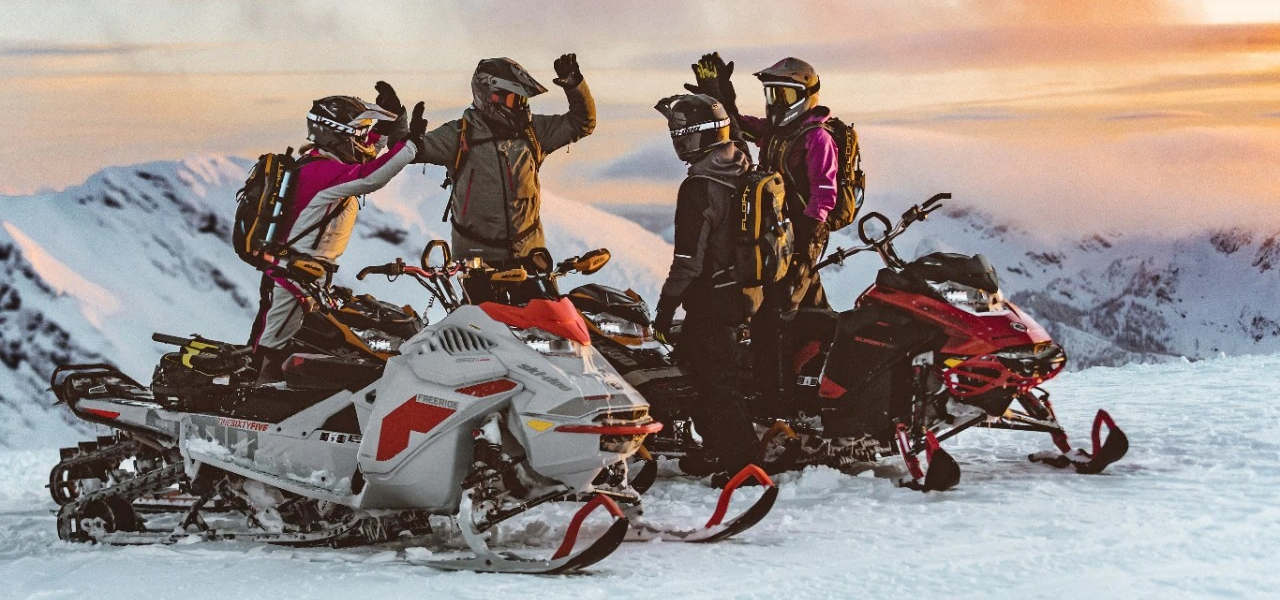 Jakie akcesoria do skuterów śnieżnych są dostępne na rynku? Sprawdź!