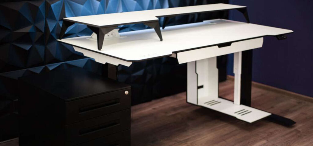 Duże biurko - zwiększ swój komfort pracy