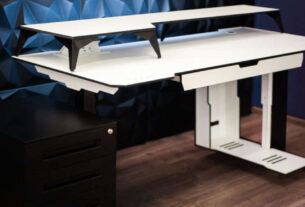 Duże biurko - zwiększ swój komfort pracy