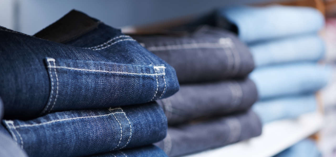 Jak produkuje się spodnie jeansowe?