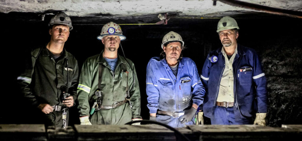 Zarobki górników to nawet 10 000 zł. Ile można zarobić w tej branży?