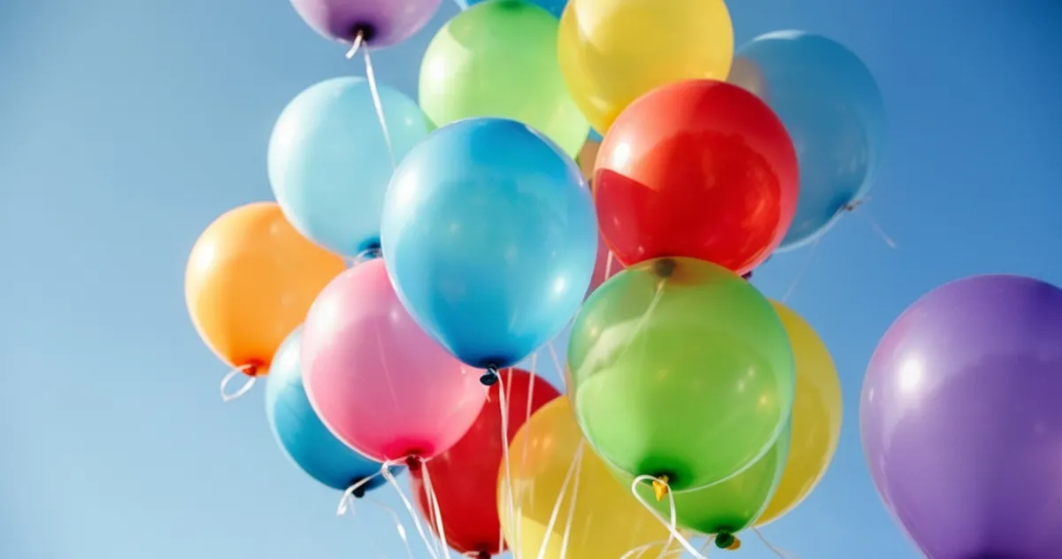 Kolorowe balony napełnione helem
